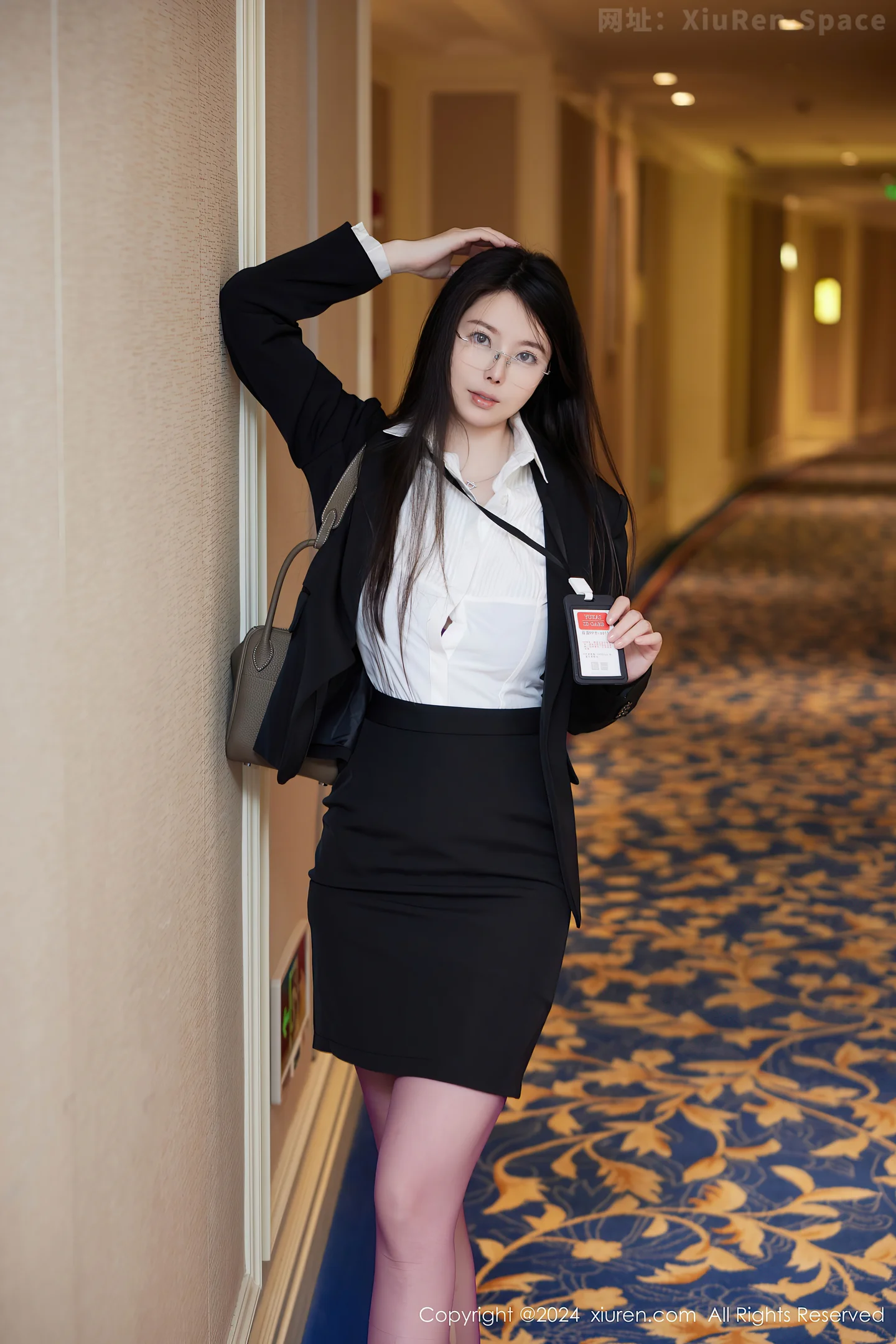 图片[5]-[XiuRen秀人网] VOL.9131 模特白茹雪abby性感白T配黑短裙露紫丝吊袜秀丰腴身姿诱惑写真87P-秀人网官方网站